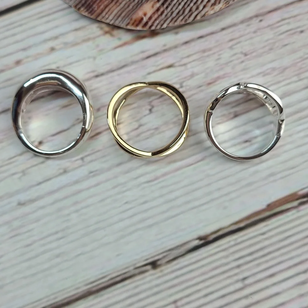 BUNDLE OF THREE FASHION RINGS - Picture 4 of 12